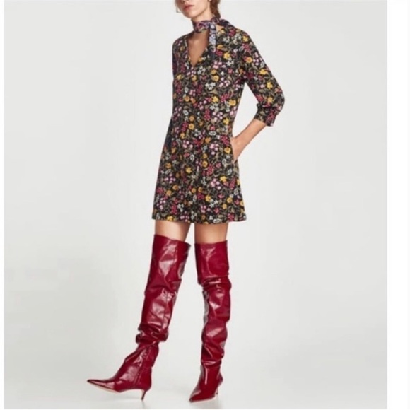 Zara Dresses & Skirts - ZARA SHORT DRESS FLORAL PRINT DRESS WITH V NECK AND PUFF SLEEVE SIZE M